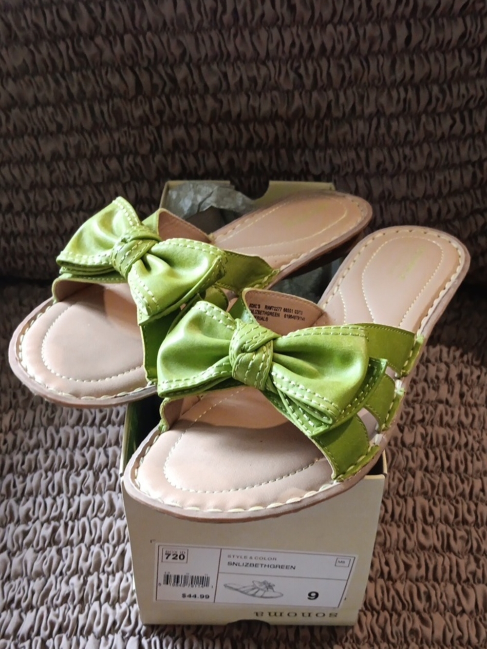 Sonoma Lime Green Bow Slides. Size 9